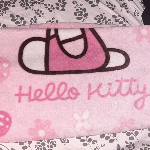 Pink butterfly hello kitty blanket - Picture 2 of 3